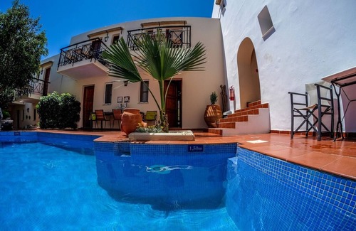 Atsipópoulon Apartamento | Calergi 5 - Estudio lleno de color - Increíble diseño tranquilo - Patio