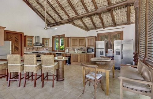 Punta Cana Villa | 5BR GOLF VILLA FRONTAL CON PISCINA, JACUZZI, GOLF CART, CHEF, Criada Y CLUB DE PLAYA