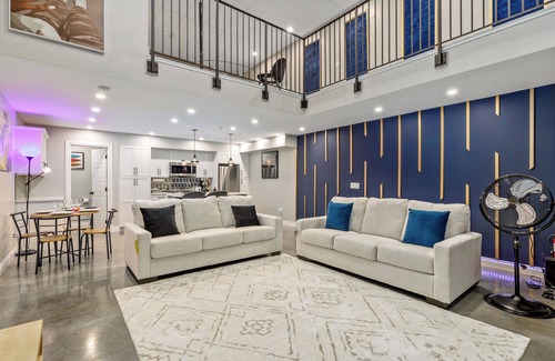 Tuxedo Park Casa | Calgary Finest Open Concept Loft near Downtown