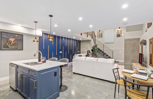 Tuxedo Park Casa | Calgary Finest Open Concept Loft near Downtown