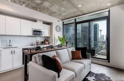 Connaught Apartamento | Calgary Tower View | Mins to Saddledome| Pool |Gym