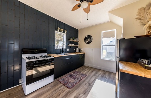 Shiloh Casa | Cali Coast * Small home in quiet neighborhood