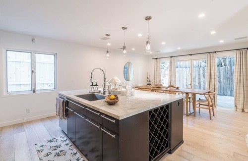 Woodland Hills Casa | Cali Luxury Dream Hideaway + Guest Suite