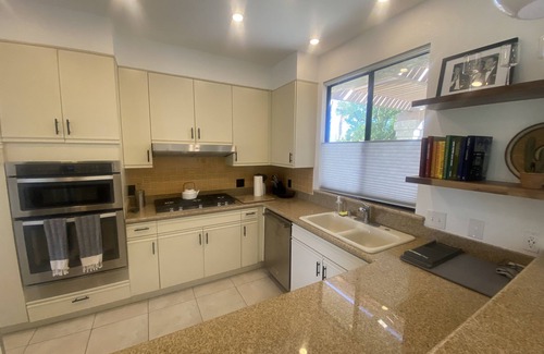 Rancho Mirage Condominio | California Dreaming | Epic Views, 2 Ensuites & Space to Entertain – a Greenday property