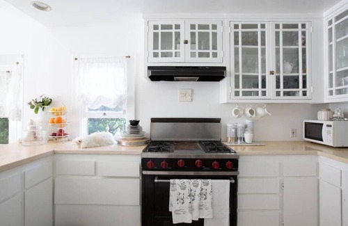 Venice Casa | California Dreaming! Elegant White Cottage, Venice Beach Happy holidays here!!