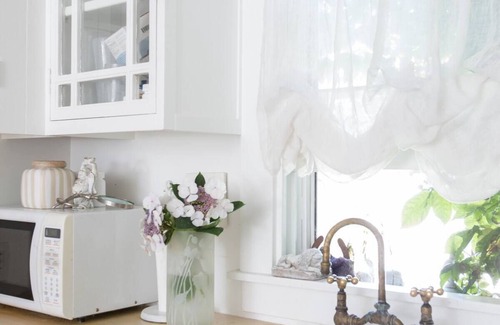 Venice Casa | California Dreaming! Elegant White Cottage, Venice Beach Happy holidays here!!