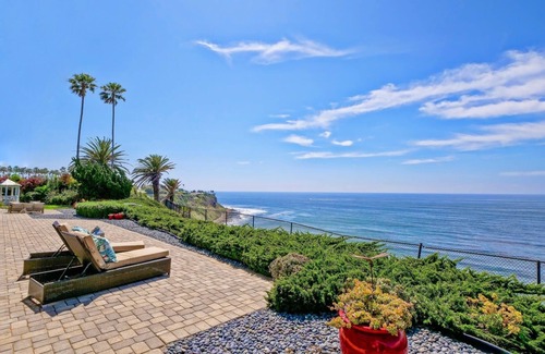 Palos Verdes Estates Casa | California Dream Bluff home on over an acre of flat land & the water @ your feet