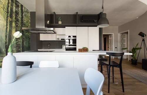 Cagliari Casa | Apartamento completamente nuevo en el centro de Cagliari, tres habitaciones con baño privado.