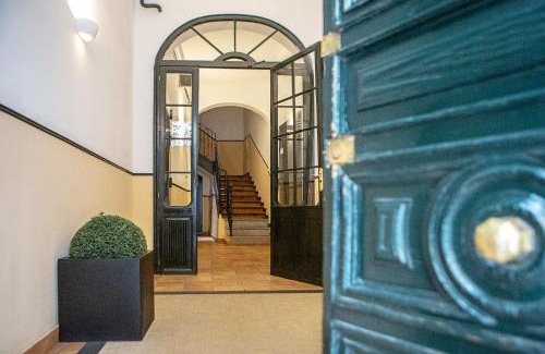 Barrio de las Letras Apartamento | Calle Huertas Coqueto by RegalateMadrid