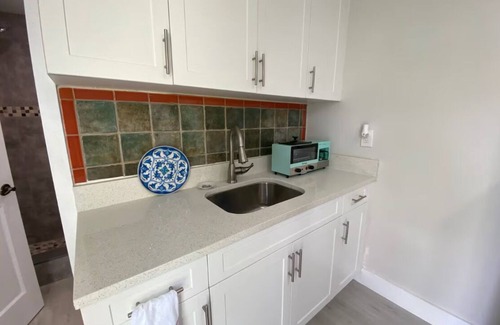 Coral Way Cabaña | Calle Ocho Cottage
