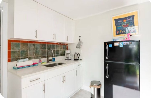 Coral Way Cabaña | Calle Ocho Cottage