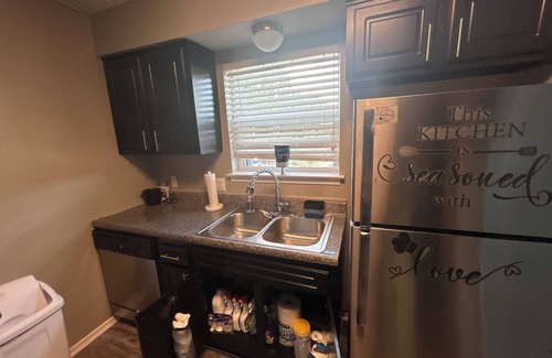Bedford Apartamento | Calm 2 bedroom getaway w serene balcony