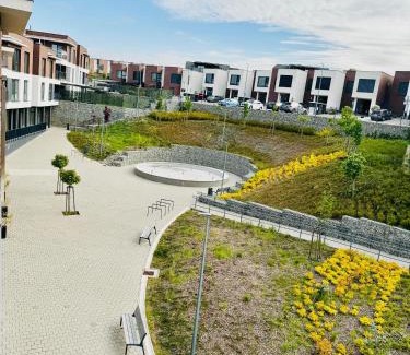 Lorincik Apartamento | Calm and Modern Flat with Free Parking 10mins on bus to City Centre 1min walk to Bus stop