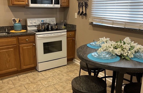 Clinton Township Casa | Calm & Cozy 3BR King Bed Free Wifi | Washer Dryer