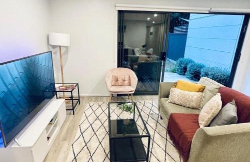 Hadfield Casa | Calm Getaway Close to Airport
