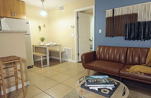Arlington Park Apartamento | Calm Japandi Retreat with Patio, Near Downtown