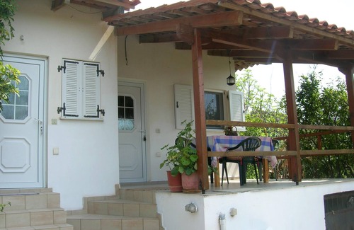 Kakovatos Casa | Tranquilo, en el medio de un olivar, cerca de la playa, wifi | Casa de vacaciones Ili