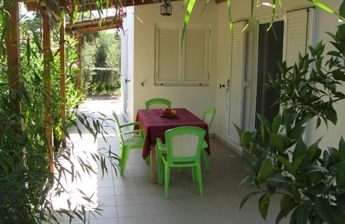 Kakovatos Casa | Tranquilo, en el medio de un olivar, cerca de la playa, wifi | Casa de vacaciones Ili