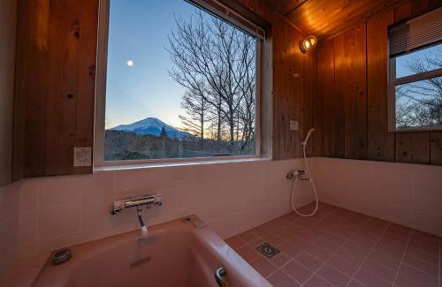 Yamanakako Villa | Calm villa 富士山中湖
