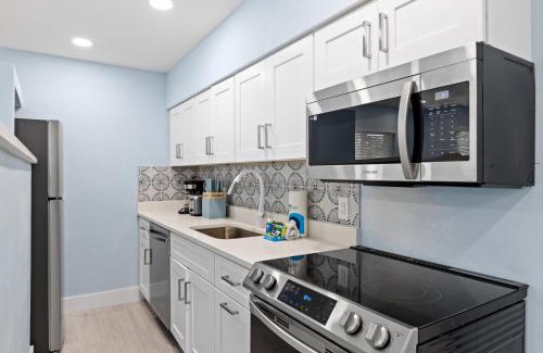 Sanibel Casa | Caloosa Retreat- 2BR Cottage at Palmview Inn of Sanibel with Bikes
