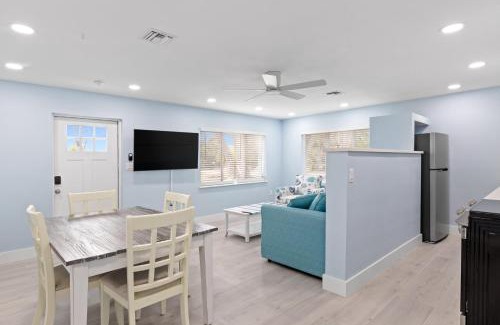 Sanibel Casa | Caloosa Retreat- 2BR Cottage at Palmview Inn of Sanibel with Bikes