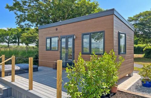 Jameston Complejo | Calvesland Hideaway