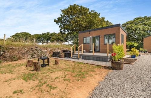 Jameston Complejo | Calvesland Hideaway