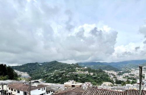 Manizales Apartamento | Cama Queen, Vista a las Montañas