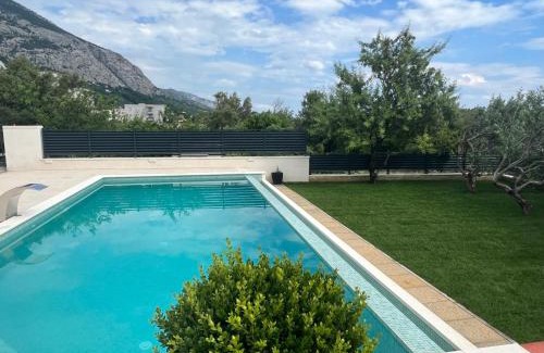 Zelenka Villa | Camadra Villa