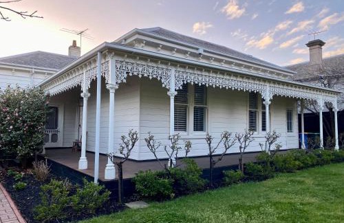 Camberwell Casa | Camberwell's Lyrical Vintage Abode