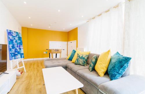 Cambridge Apartamento | Cambridge 3-Bedroom Getaway with Skyline Views, Balcony & Free Parking