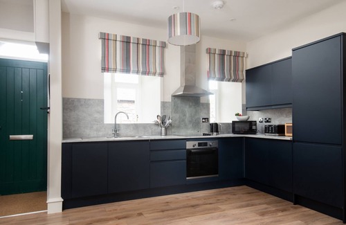 Berwick-upon-Tweed Cabaña | Cambridge House - Cottage Number Two - Sleeping 4 Guests in 2 Bedrooms