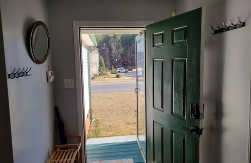 Garner Casa | Cambridge of Corolina in Clayton/Garner/40/42 Raleigh Area with WiFi & King Beds