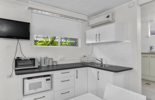 Mermaid Beach Hotel | Camden Motor Inn