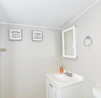 Tannersville Casa | Camelback cottage - on ONE ACRE & near local attractions