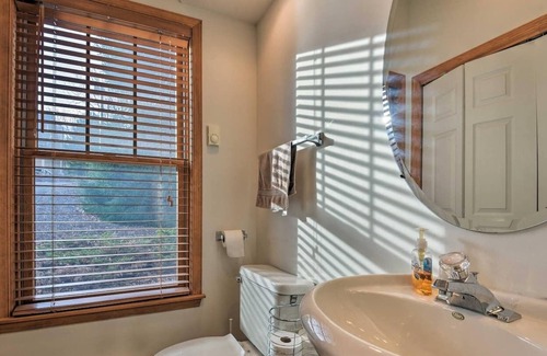 Tannersville Cabaña | Camelback Mountain Home—close to ski and water park