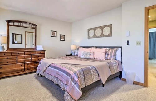 Tannersville Cabaña | Camelback Mountain Home—close to ski and water park