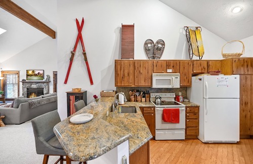 Tannersville Casa | Camelback Poconos Luxury - 4 Bedroom house, game room, on the mountain