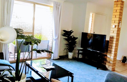 Dianella Casa | Camelias Boutique Cottage in Dianella