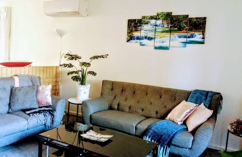Dianella Casa | Camelias Boutique Cottage in Dianella