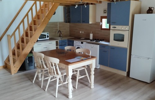 Cherbonnieres Cabaña | Camelia, casa rural de 2 dormitorios para 4 personas, jardín privado, piscina climatizada.
