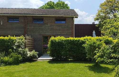 Cherbonnieres Cabaña | Camelia, casa rural de 2 dormitorios para 4 personas, jardín privado, piscina climatizada.