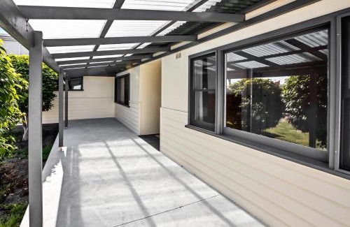 Lakes Entrance Casa | Camellia Cottage on Church