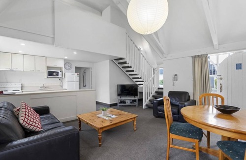 Merivale Hotel | Camelot Motor Lodge