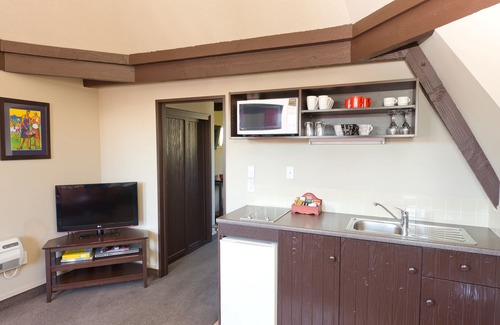 Merivale Hotel | Camelot Motor Lodge