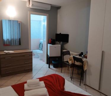 Parma Apartamento | CAMERA EMILIA via emilia ovest 224