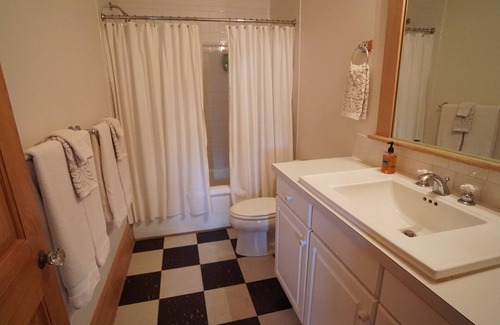 Historic Downtown Manteo Casa | Cameron House Inn
