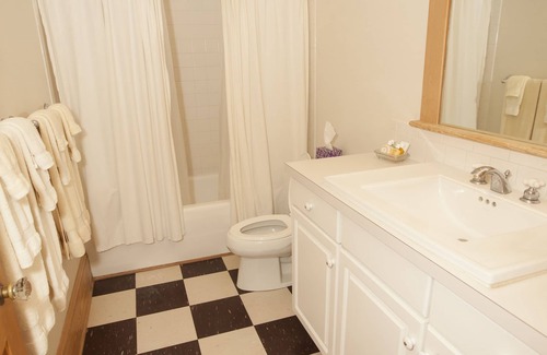 Historic Downtown Manteo Casa | Cameron House Inn