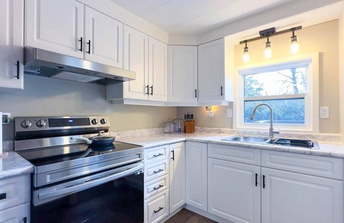 Bayfield Cabaña | Cameron's Peaceful Pines, King Bed!