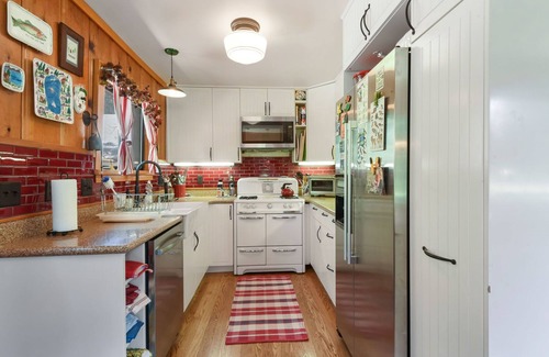 Kings Beach Cabina | Camp Brassie - On Golf Course, Dog Friendly, Walk to Beach